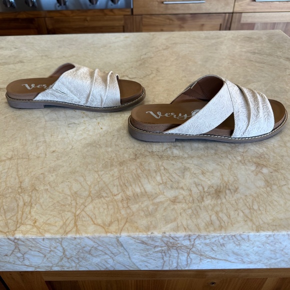 Very G Jolene Tooled Sandal - Picture 3 of 5